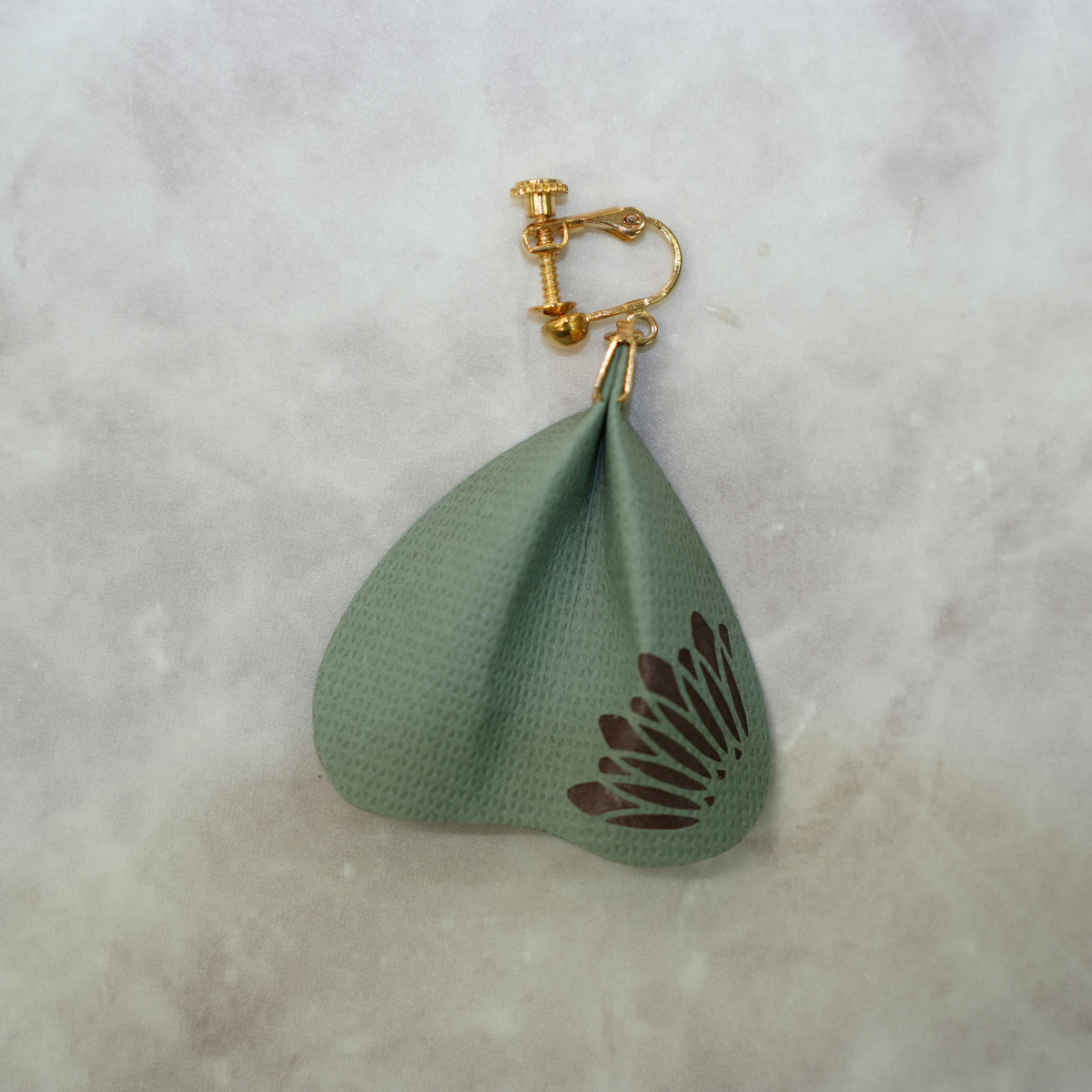 花びらピアス(片耳)