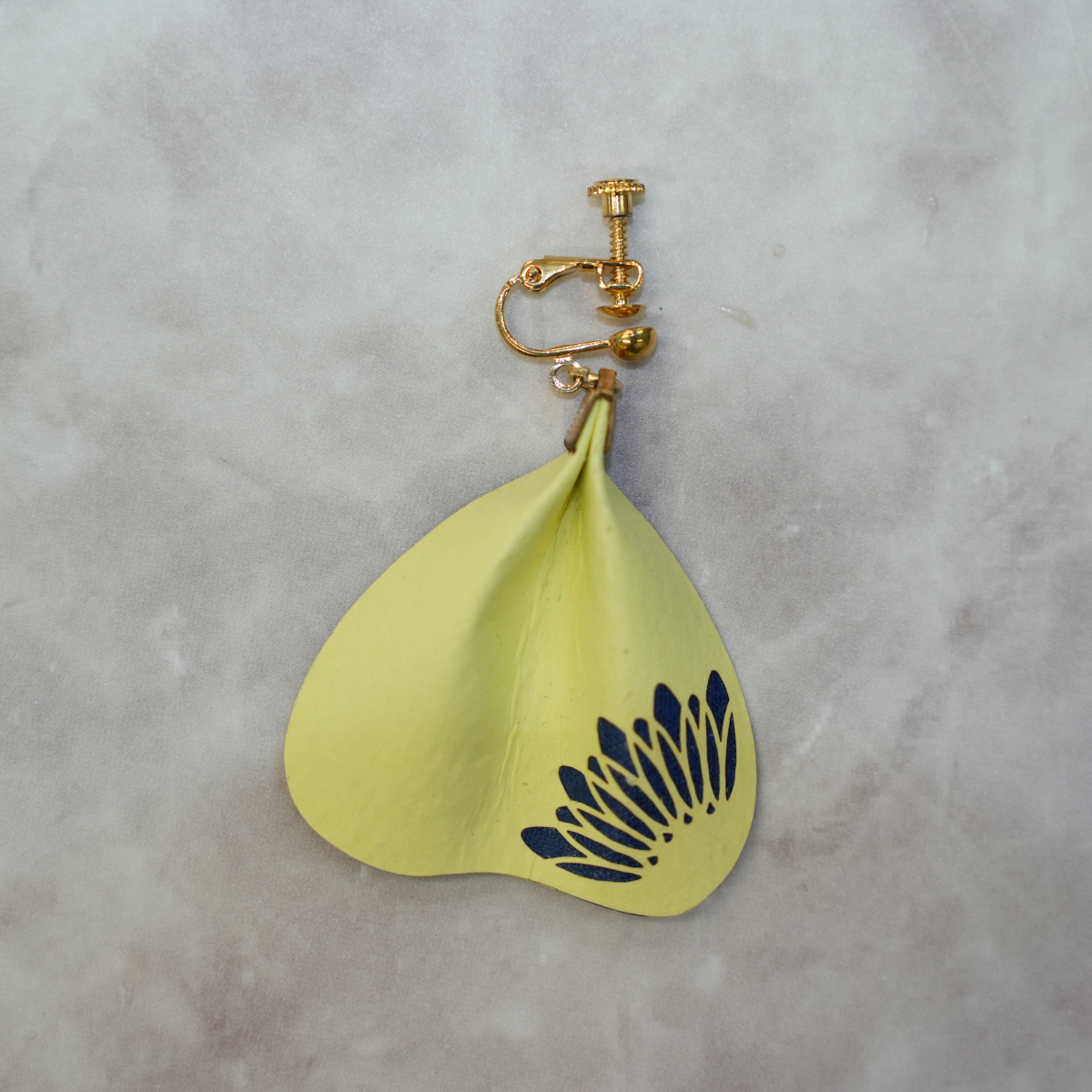 花びらピアス(片耳)