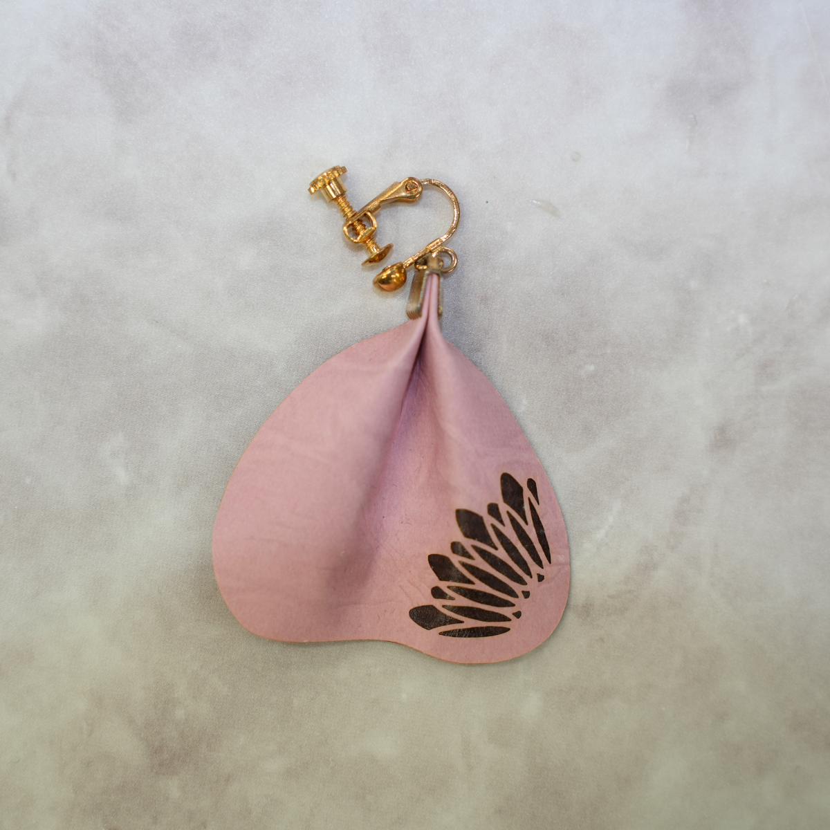 花びらピアス(片耳)