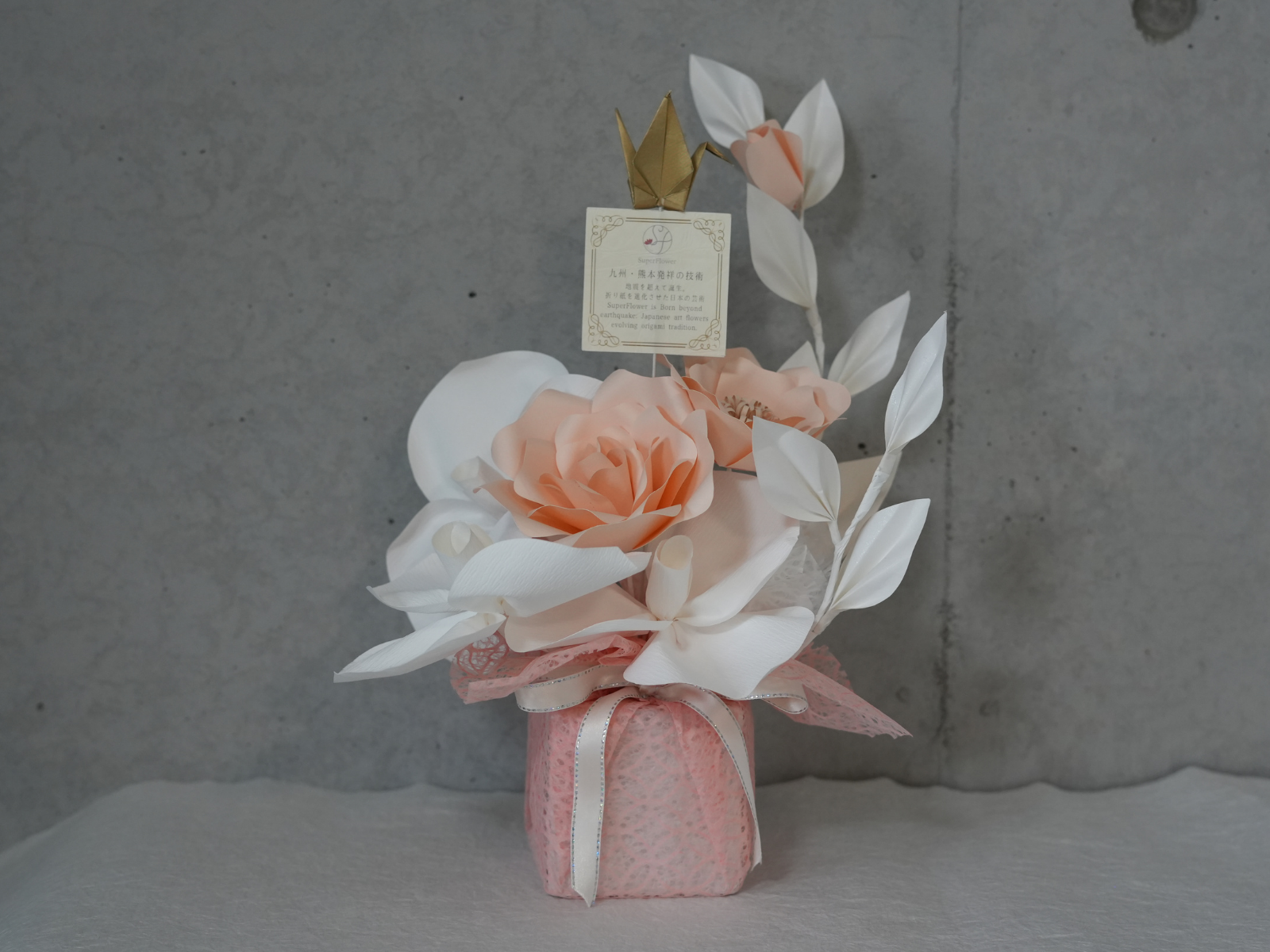 華 -HANA-|胡蝶蘭と薔薇が織りなす優美なアレンジ
