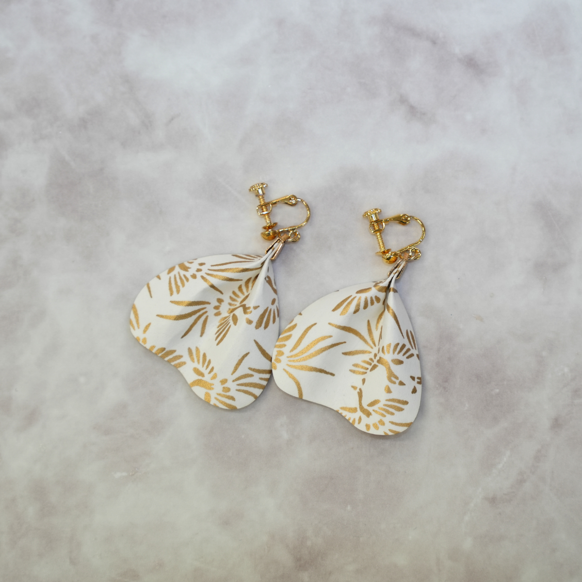 和紙の花びらピアス&イヤリング(両耳用)