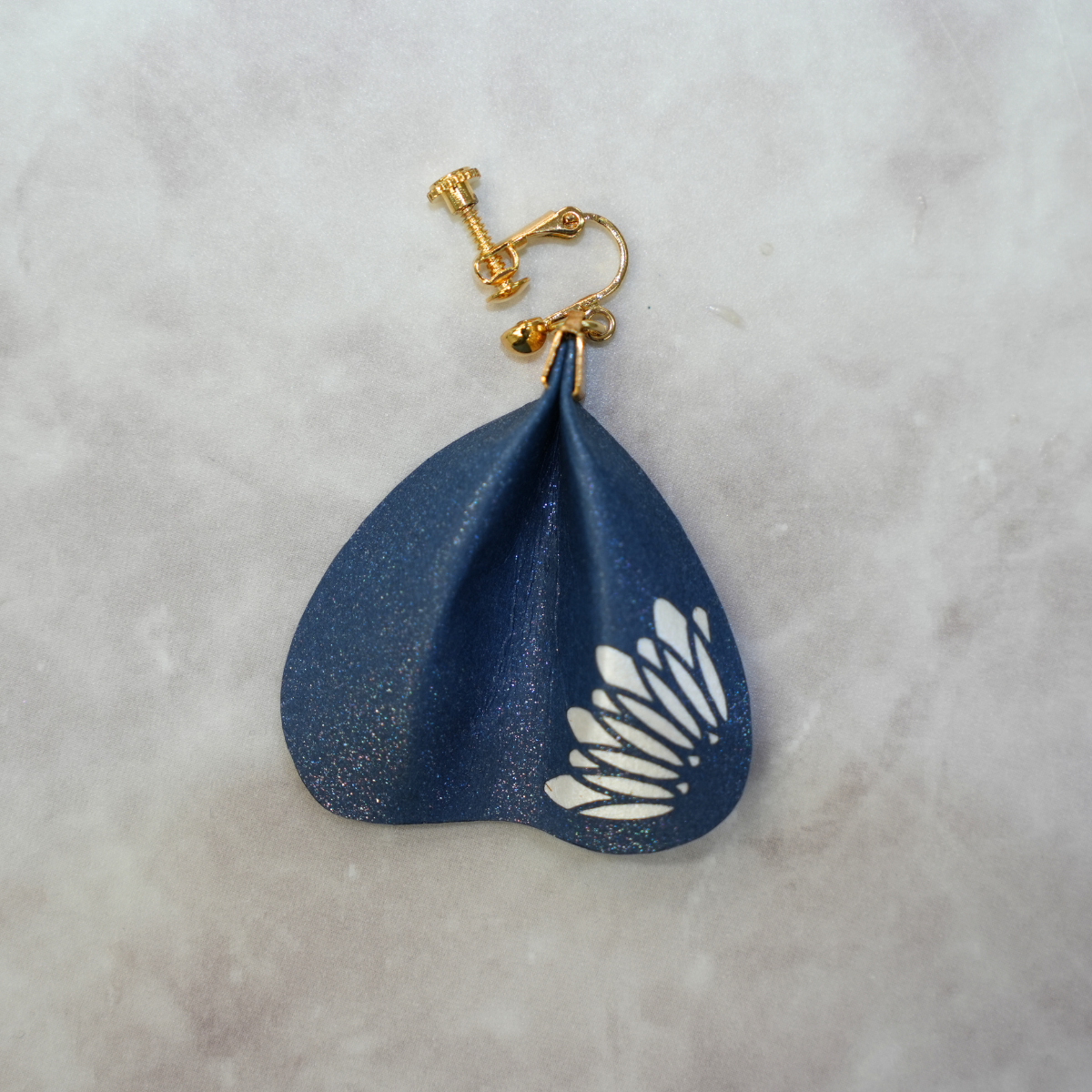 花びらピアス（片耳）