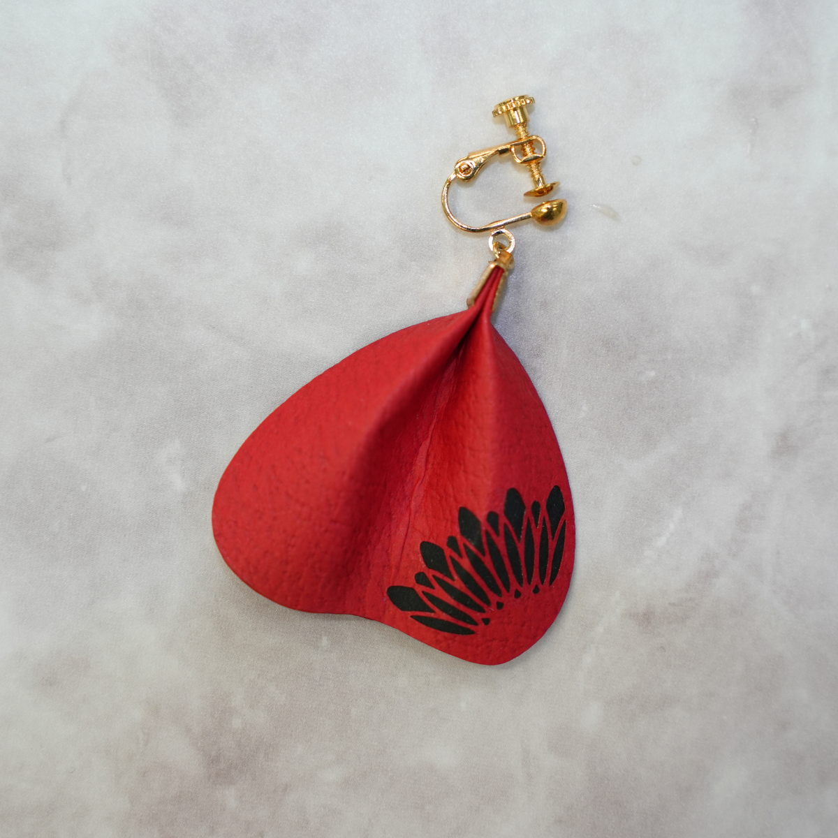 花びらピアス（片耳）